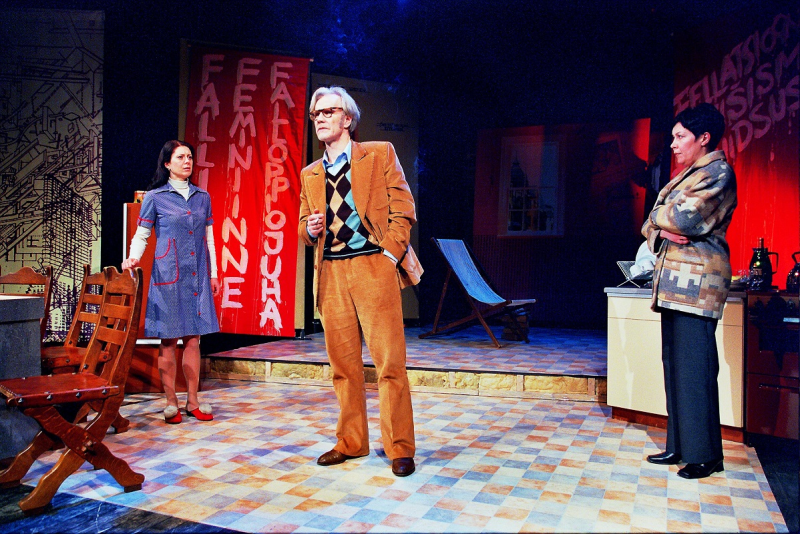 File:Volmer, Hardi (Frayni „Heategijad” (Sheila – Ülle Lichtfeldt, David – Toomas Suuman, Jane – Marika Vaarik). Rakvere Teater, 2003, allikas Rakvere Teater).jpg